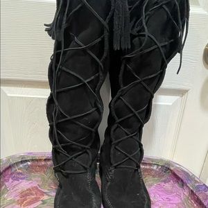 Minnetonka 1429 boots